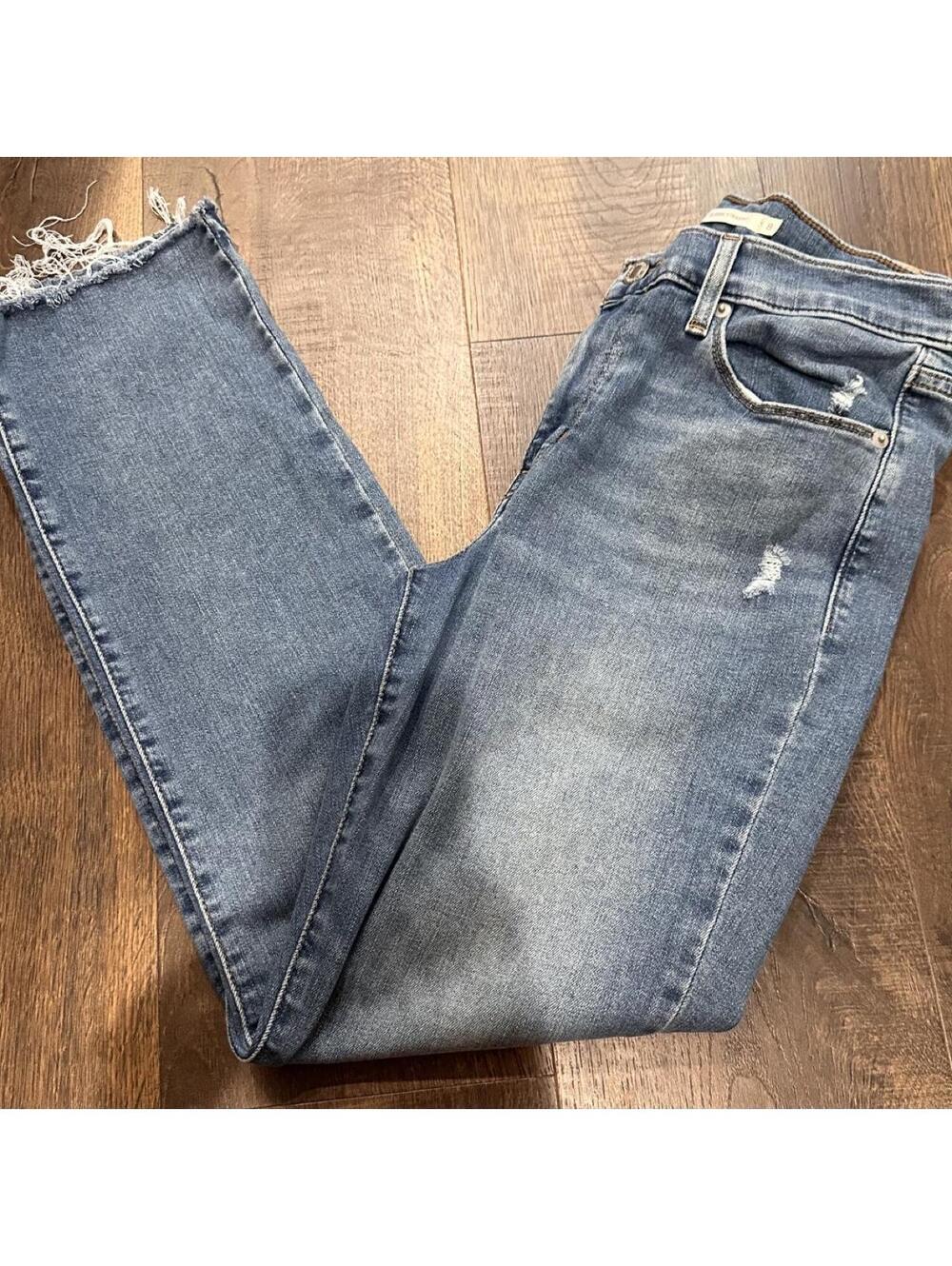 Levi's Women's Blue and Navy Jeans